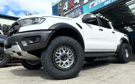 KMC GRS 549 MACHINED with SATIN BLACK LIP 17X9 6X139.7 0 OFFSET 106.10MM BORE